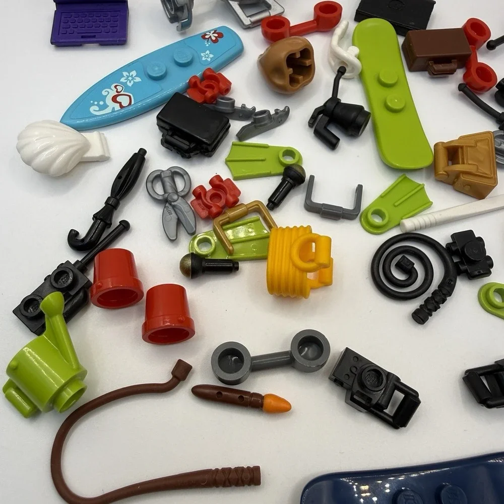 Lego Lot of 50 Minifigure Accessories Holdable/ Wearable Suitcase Guitar 004 - Picture 3 of 5